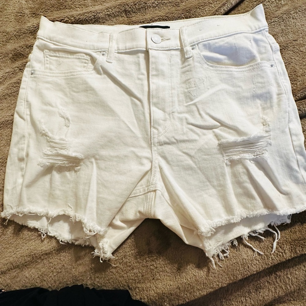 NWOT Women’s Express White distressed Bermuda denim jean shorts size 10